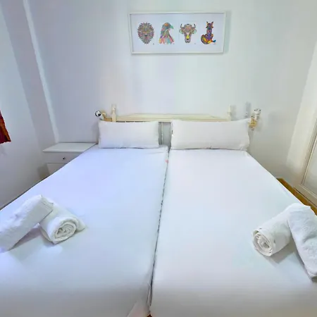 Eden 3c: Naufragos Area Apartment